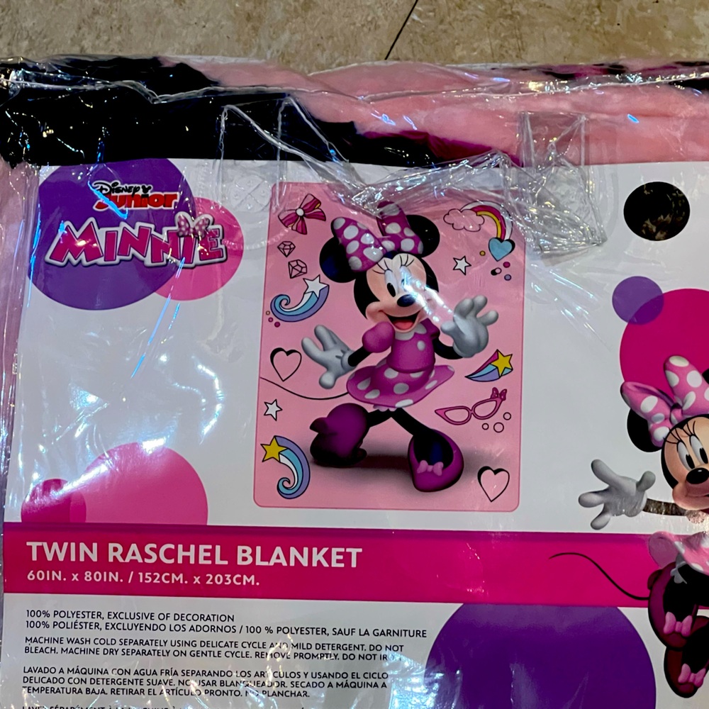 MINNIE MOUSE Raschel Twin Size Blanket‎